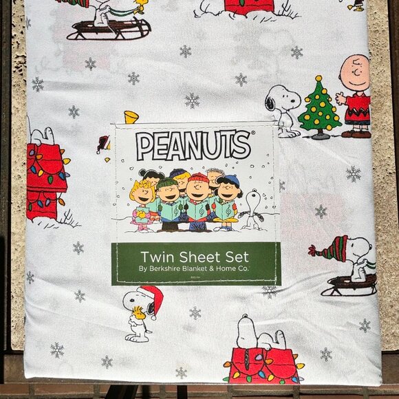 Peanuts Christmas Twin 3 Piece Sheet Set Snoopy Woodstock  NEW Peanuts Snoopy CHRISTMAS TREE SLEIGH SNOWFLAKE Sheet Set | 3-pc TWIN SIZE